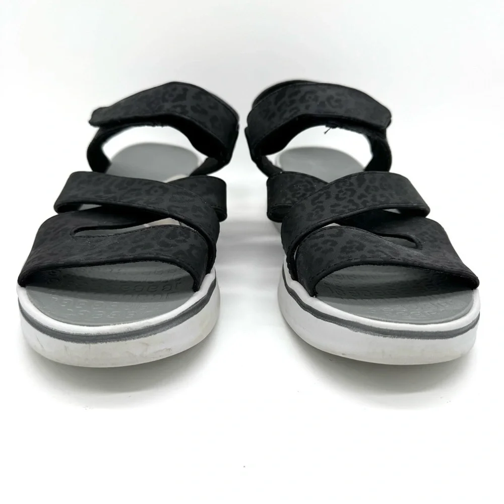 BZees traveler Comfort Sandal Black tonal animal print